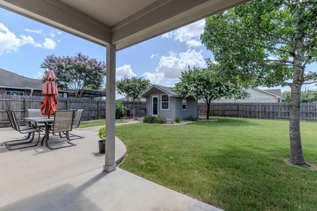 201 Mossberg LN, Bastrop, TX 78602