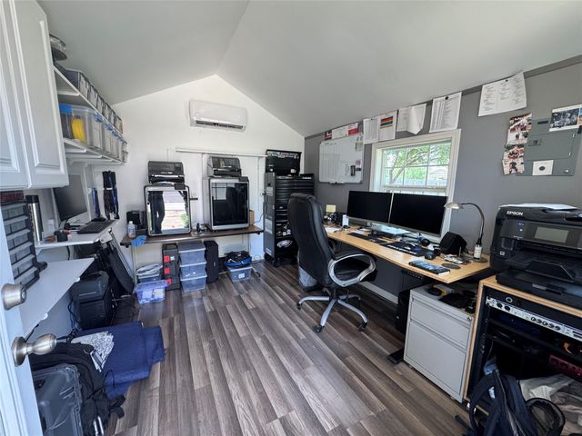 201 Mossberg LN, Bastrop, TX 78602