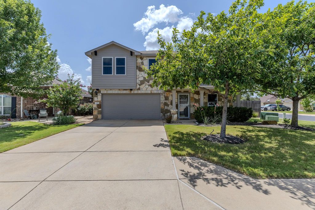 201 Mossberg LN, Bastrop, TX 78602