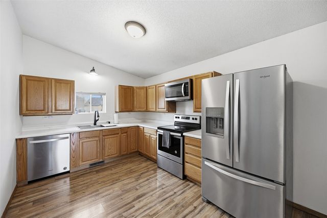 1095 E Main Street, Robins, IA 52328