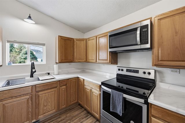 1095 E Main Street, Robins, IA 52328