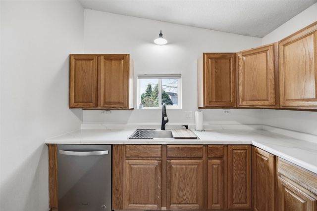 1095 E Main Street, Robins, IA 52328