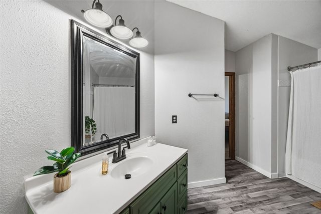 1095 E Main Street, Robins, IA 52328