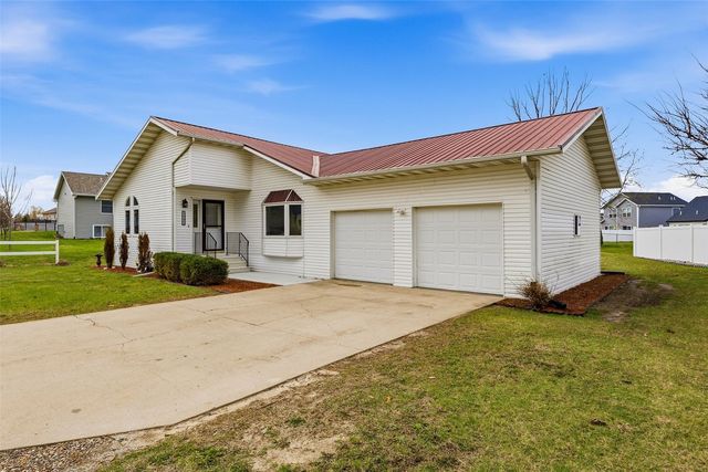 1095 E Main Street, Robins, IA 52328