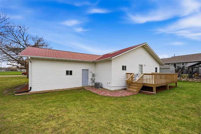 1095 E Main Street, Robins, IA 52328