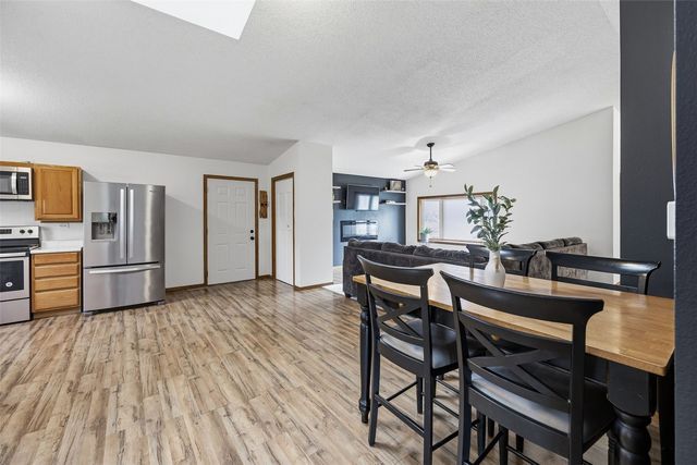 1095 E Main Street, Robins, IA 52328