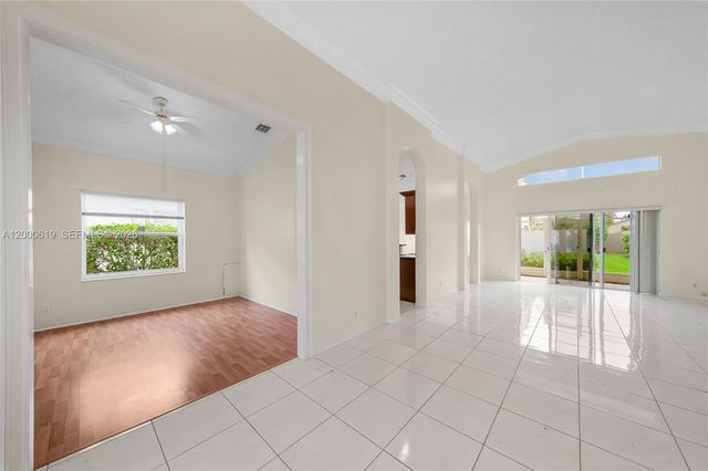 6306 Harbour Oak Dr, Lake Worth, FL 33467