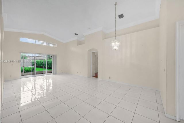 6306 Harbour Oak Dr, Lake Worth, FL 33467