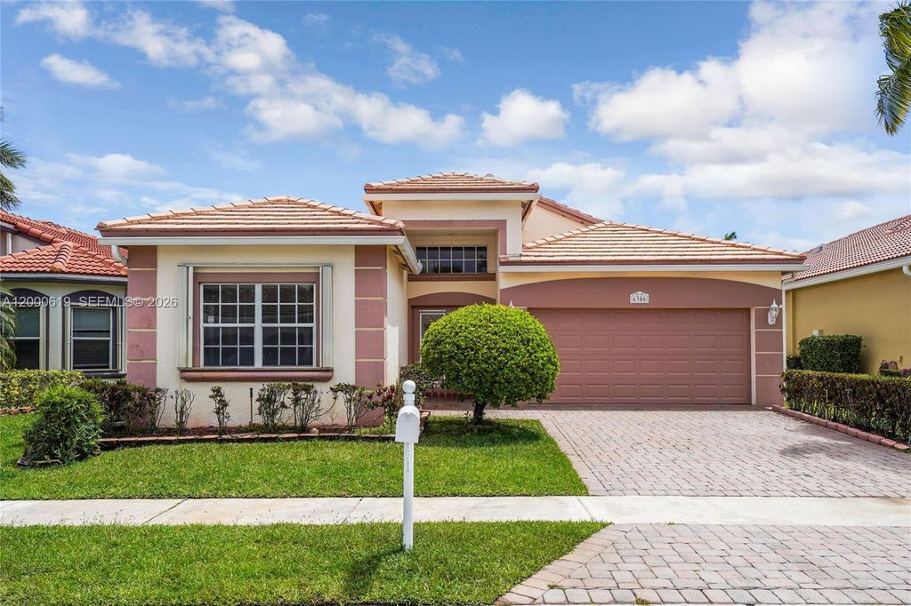 6306 Harbour Oak Dr, Lake Worth, FL 33467