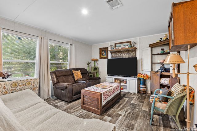 141 County Road 459, Hondo, TX 78861