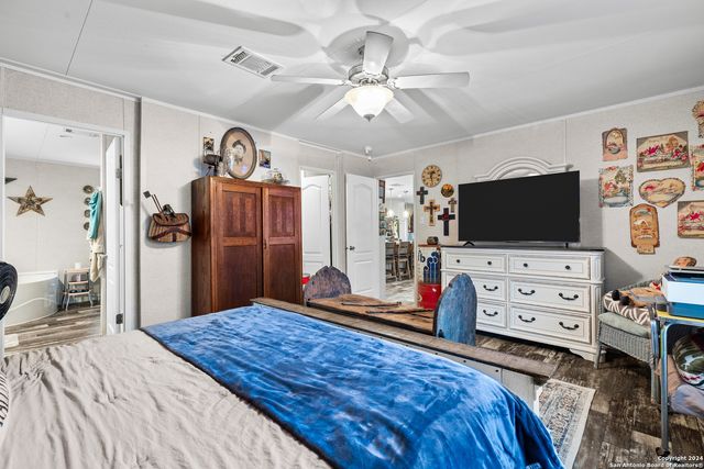 141 County Road 459, Hondo, TX 78861