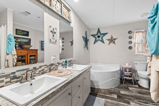 141 County Road 459, Hondo, TX 78861