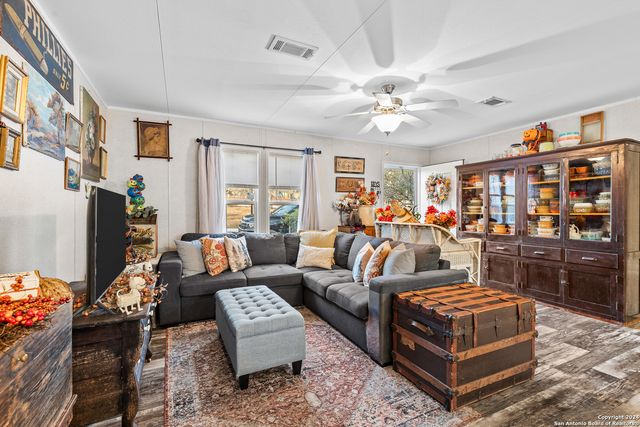 141 County Road 459, Hondo, TX 78861