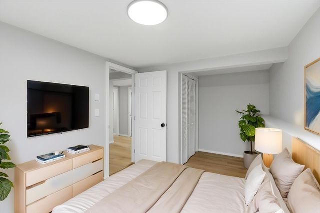 16 Bagley Rd, Holbrook, MA 02343