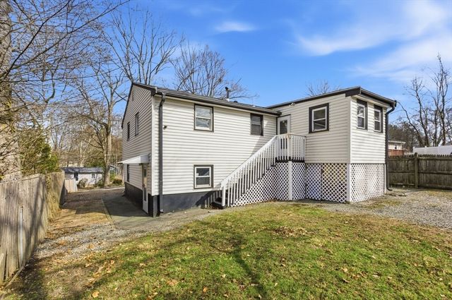 16 Bagley Rd, Holbrook, MA 02343