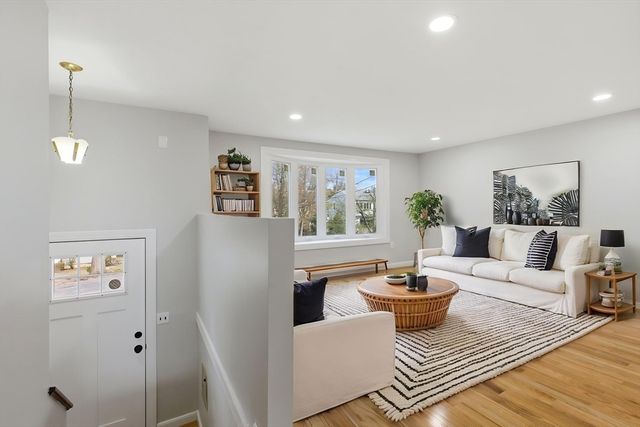 16 Bagley Rd, Holbrook, MA 02343