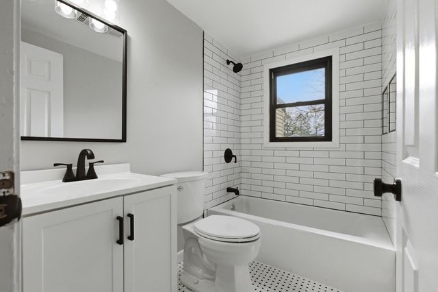 16 Bagley Rd, Holbrook, MA 02343