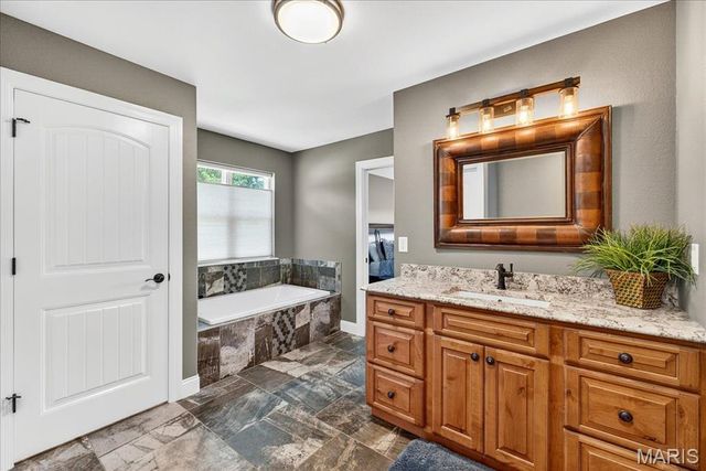 6020 N Lakeshore Drive, Hillsboro, MO 63050