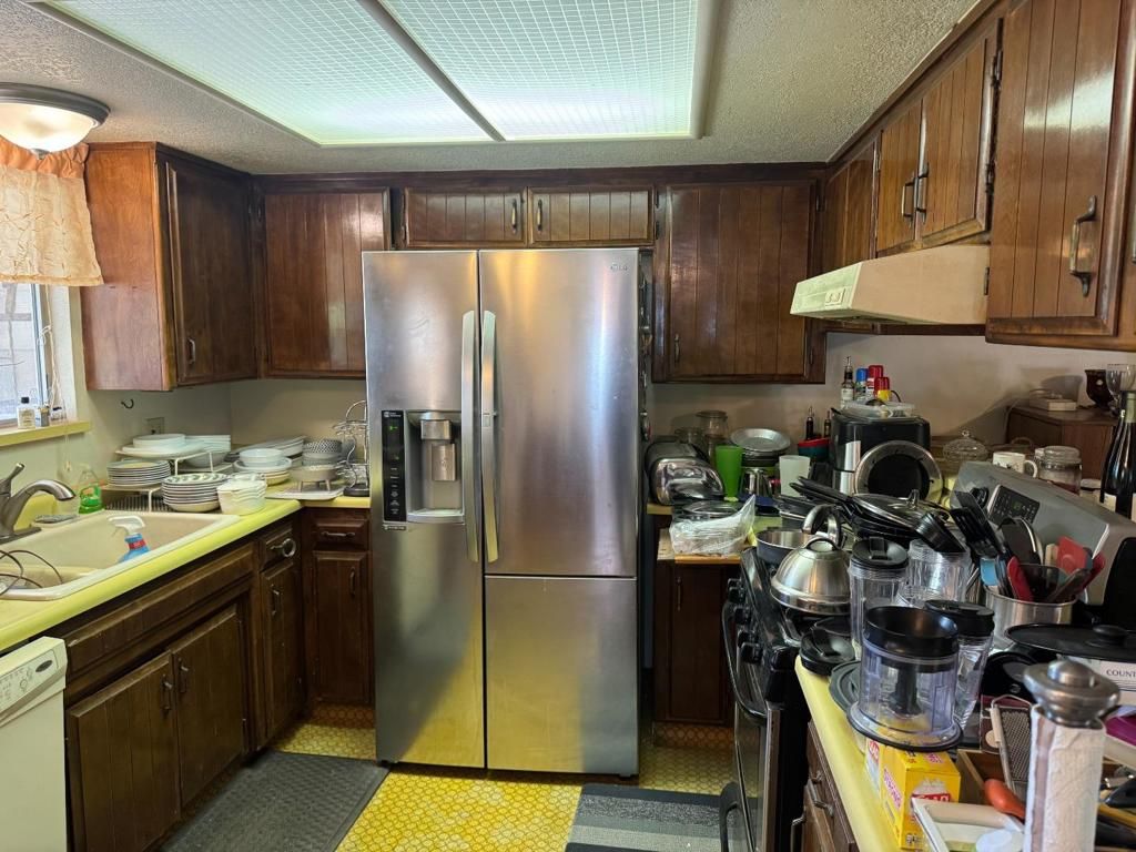 Image 5 of property listing at 678 Little Avenue, Gridley, CA 95948