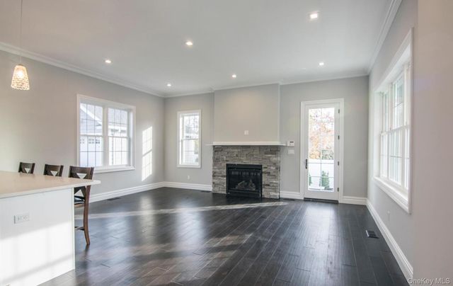 2 Seaman, Glen Cove, NY 11542