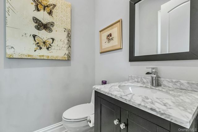 2 Seaman, Glen Cove, NY 11542