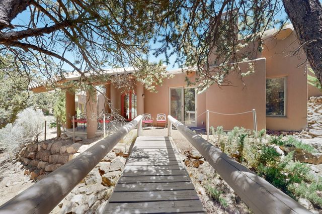 1404 Tesuque Creek Road, Santa Fe, NM 87501