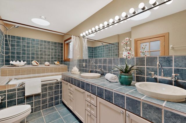 1404 Tesuque Creek Road, Santa Fe, NM 87501