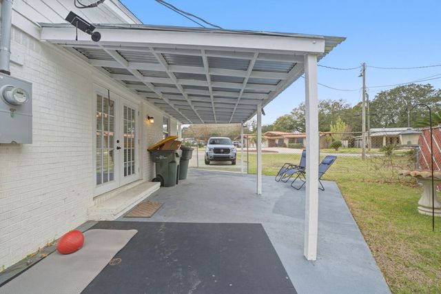 205 NW Baker Avenue, Fort Walton Beach, FL 32548