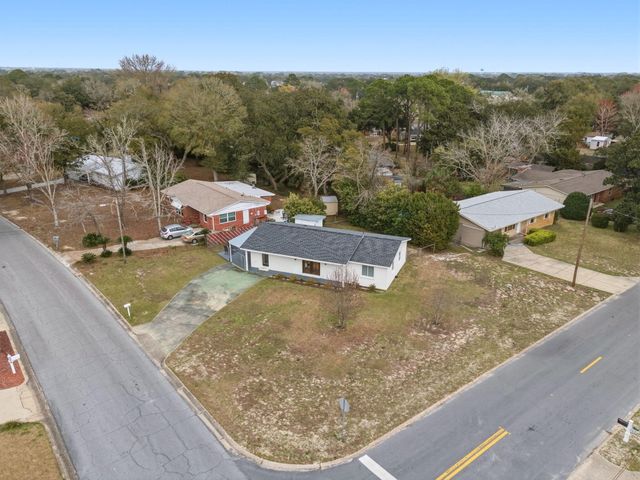 205 NW Baker Avenue, Fort Walton Beach, FL 32548
