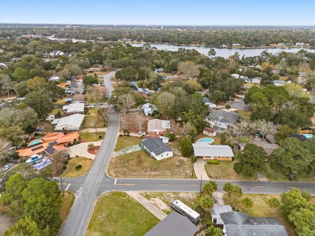 205 NW Baker Avenue, Fort Walton Beach, FL 32548