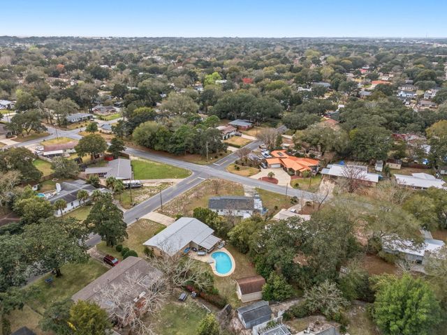 205 NW Baker Avenue, Fort Walton Beach, FL 32548