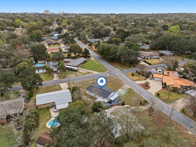 205 NW Baker Avenue, Fort Walton Beach, FL 32548