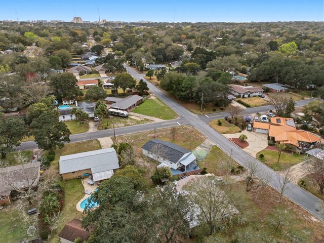 205 NW Baker Avenue, Fort Walton Beach, FL 32548