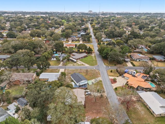 205 NW Baker Avenue, Fort Walton Beach, FL 32548