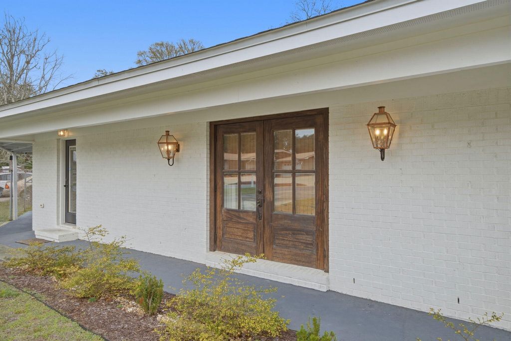 205 NW Baker Avenue, Fort Walton Beach, FL 32548