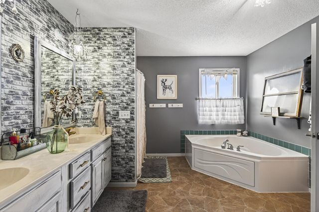 860 527th Circle, Stanchfield, MN 55080