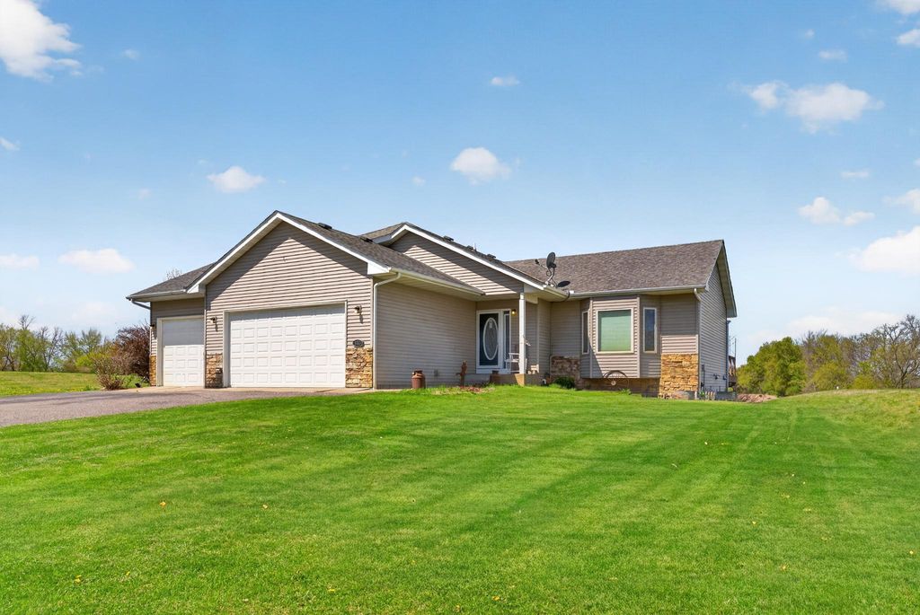 860 527th Circle, Stanchfield, MN 55080
