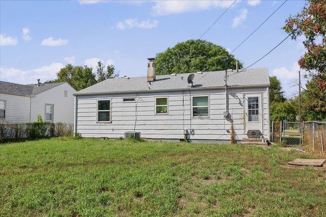 2502 S Victoria Ave, Wichita, KS 67216