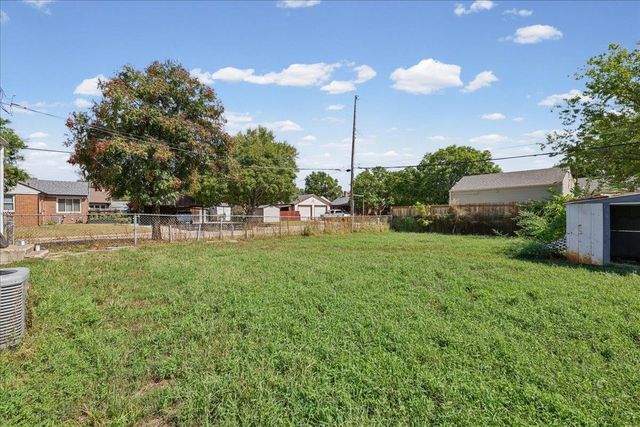 2502 S Victoria Ave, Wichita, KS 67216