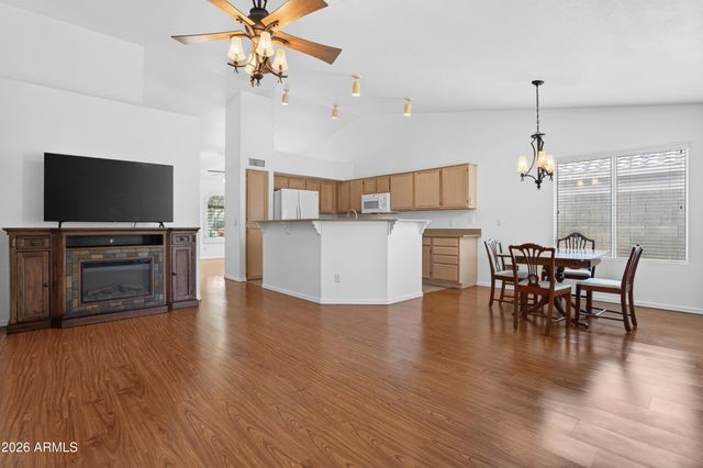 7439 W LOUISE Drive, Glendale, AZ 85310
