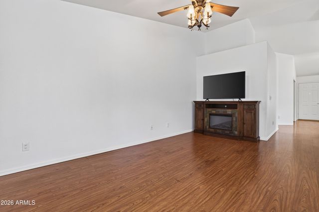 7439 W LOUISE Drive, Glendale, AZ 85310