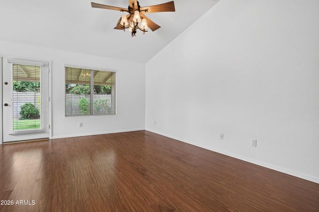 7439 W LOUISE Drive, Glendale, AZ 85310