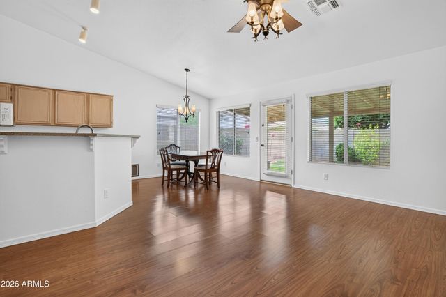 7439 W LOUISE Drive, Glendale, AZ 85310