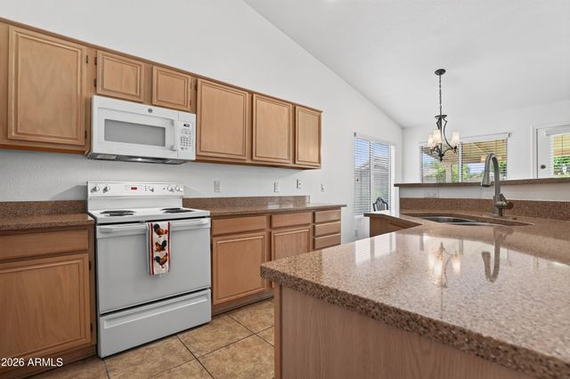 7439 W LOUISE Drive, Glendale, AZ 85310