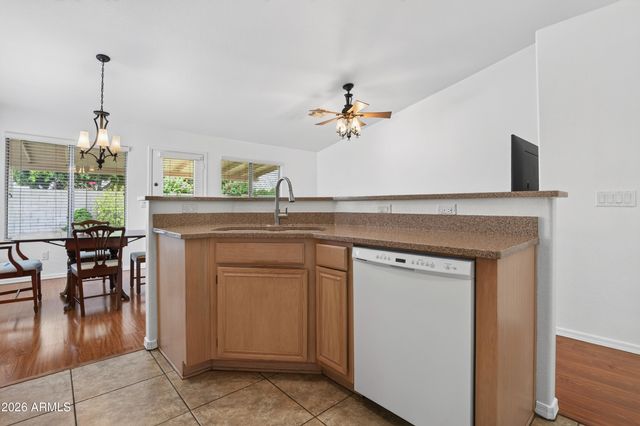 7439 W LOUISE Drive, Glendale, AZ 85310