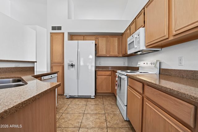 7439 W LOUISE Drive, Glendale, AZ 85310