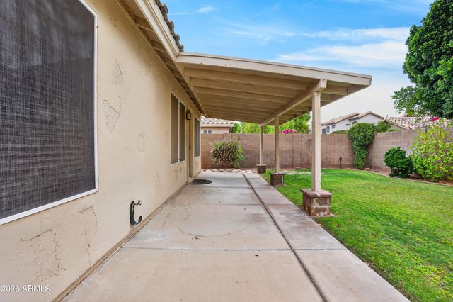 7439 W LOUISE Drive, Glendale, AZ 85310
