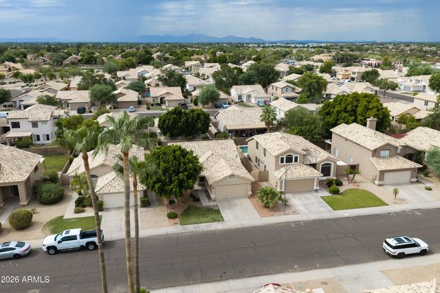 7439 W LOUISE Drive, Glendale, AZ 85310