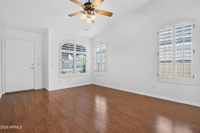 7439 W LOUISE Drive, Glendale, AZ 85310