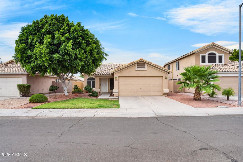 7439 W LOUISE Drive, Glendale, AZ 85310